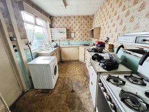 Kitchen- click for photo gallery